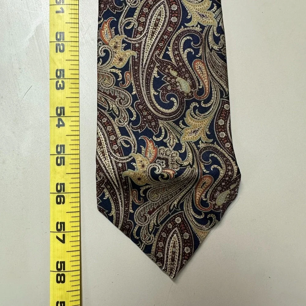 Wilsons of Wickford Mens Silk Tie Navy Blue Gold Paisley Hand Sewn RN 88048